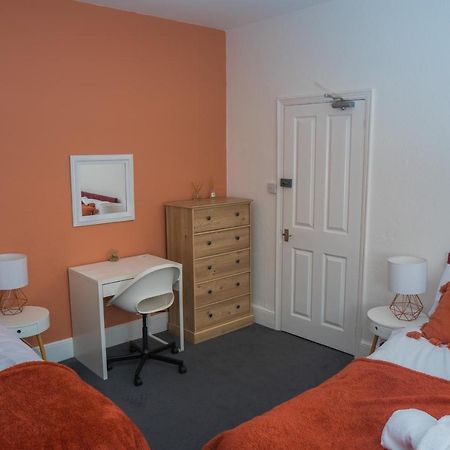 The Private Villa, Northampton Centre, 9 Beds, 5 Bedrooms, Sleeps 12 Exterior photo