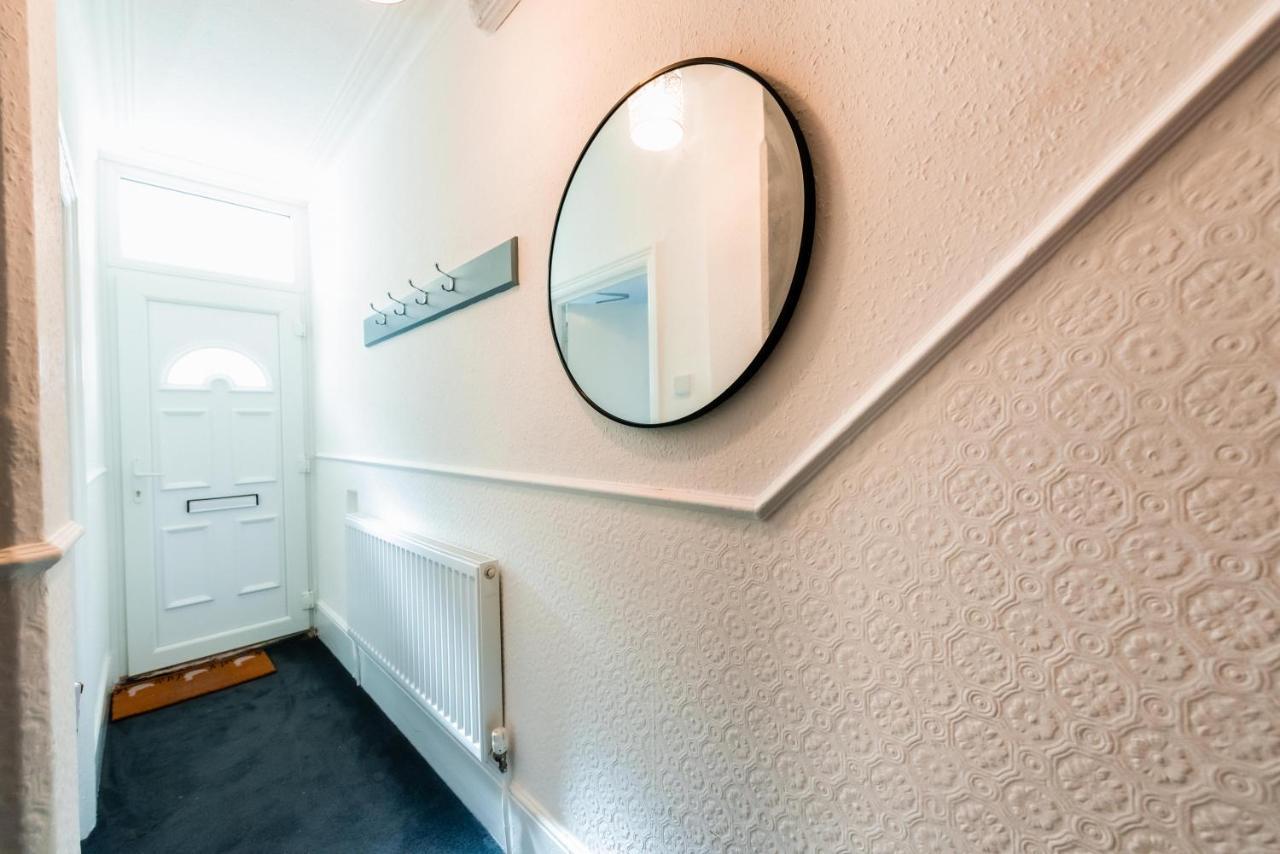 The Private Villa, Northampton Centre, 9 Beds, 5 Bedrooms, Sleeps 12 Exterior photo