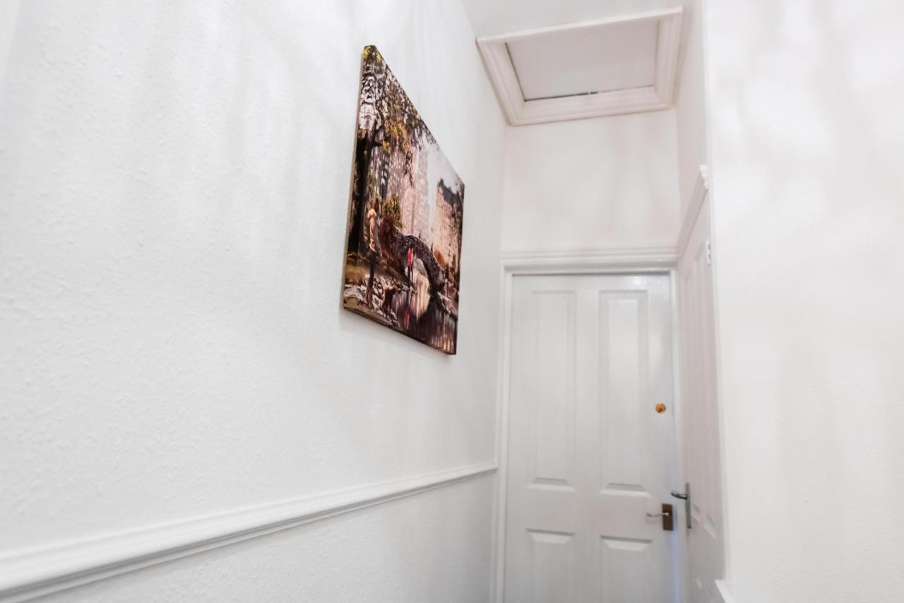 The Private Villa, Northampton Centre, 9 Beds, 5 Bedrooms, Sleeps 12 Exterior photo