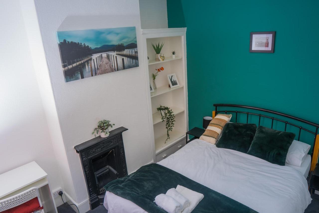 The Private Villa, Northampton Centre, 9 Beds, 5 Bedrooms, Sleeps 12 Exterior photo
