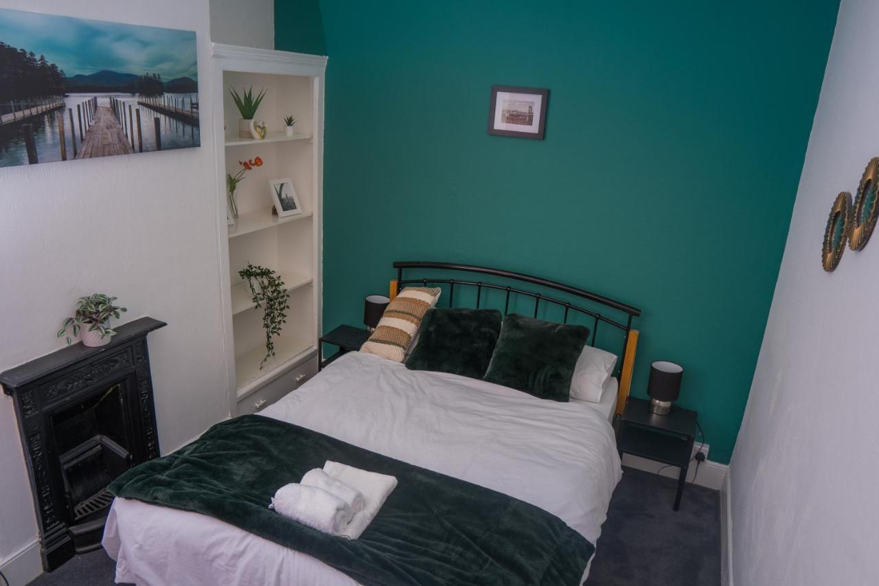 The Private Villa, Northampton Centre, 9 Beds, 5 Bedrooms, Sleeps 12 Exterior photo